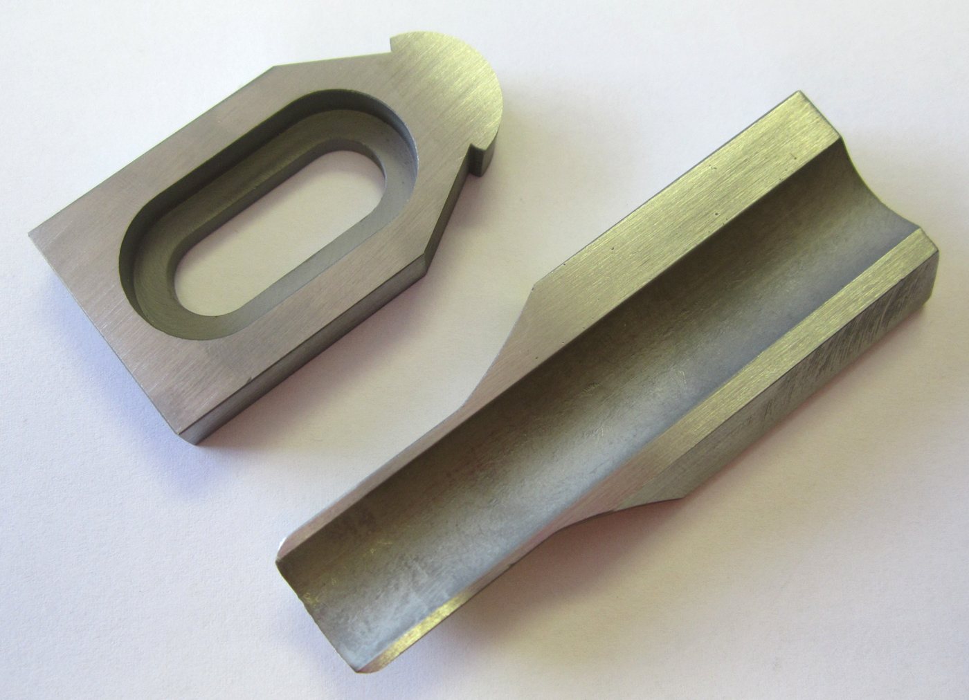 Craftsmen radius knife and die set, machined steel